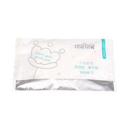 폴리에틸렌필름 신생아는 화이트 색 ADL 3중 흡수제에게 기저귀를 채웁니다